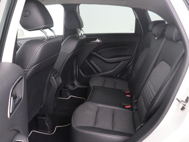 Mercedes-Benz B-KLASSE 180 Ambition | Half leder | Cruise control | Navigatie | Bluetooth | Airco | Camera | Park assist | Trekhaak