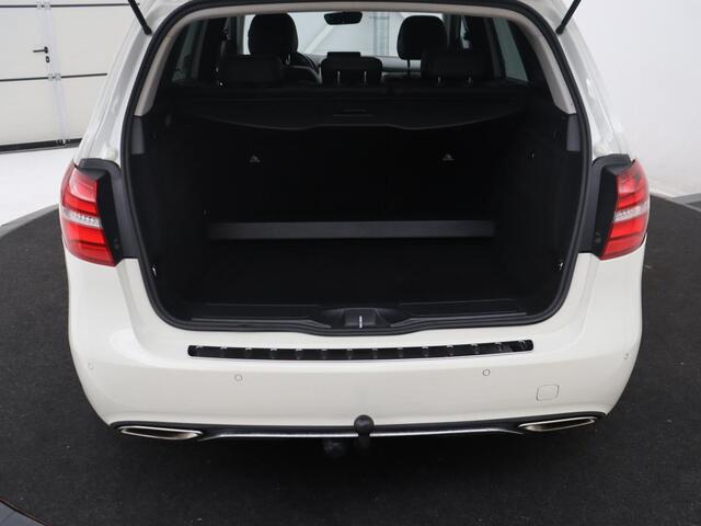 Mercedes-Benz B-KLASSE 180 Ambition | Half leder | Cruise control | Navigatie | Bluetooth | Airco | Camera | Park assist | Trekhaak