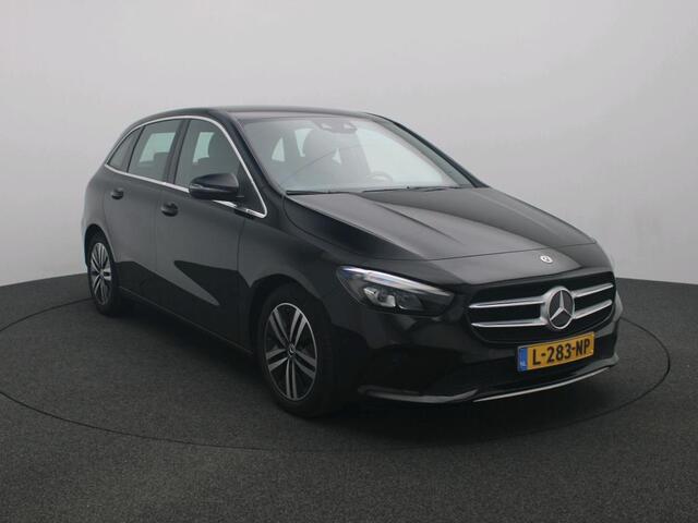Mercedes-Benz B-KLASSE 180 Business Solution Luxury Ledkoplampen | Parkeerpakket met achteruitrijcamera | Sfeerverlichting | Easy-Pack achterklep | Stoelverwarming. Inclusief 24 maanden MB Certified garantie voor Europa.