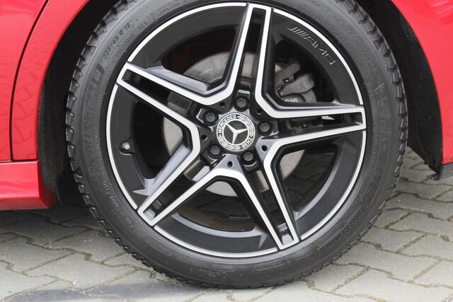 Mercedes-Benz B-KLASSE 200 Business Solution AMG | Incl. 12 Maanden garantie | Stoelverwarming | Elektrische trekhaak | Cruise control | Climate control | Parkeersensoren | Parkeercamera | Navigatie |