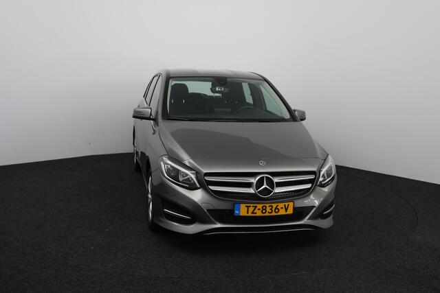 Mercedes-Benz B-KLASSE 180 Ambition/ 16'' LMV/ LED Koplampen/ Keyless-GO/ Apple + Android/ Regensensor/ Navi/ Airco/ Cruise/ Bluetooth/ Multi. LEDER. Stuur/ PDC V+A/ Chroom.