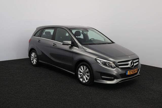 Mercedes-Benz B-KLASSE 180 Ambition/ 16'' LMV/ LED Koplampen/ Keyless-GO/ Apple + Android/ Regensensor/ Navi/ Airco/ Cruise/ Bluetooth/ Multi. LEDER. Stuur/ PDC V+A/ Chroom.