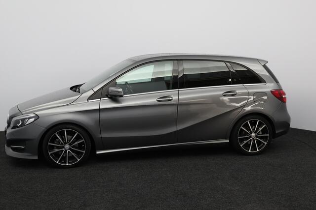 Mercedes-Benz B-KLASSE 180 Business Solution/ Trekhaak/ 18'' LMV/ LED Koplampen/ Camera/ Keyless-GO/ Stoelverw./ Zwarte-Hemel/ Sportstoelen/ Navi/ Bluetooth/ Multi. Sportstuur/ PDC V+A/ Chroom/ Extra getint glas.