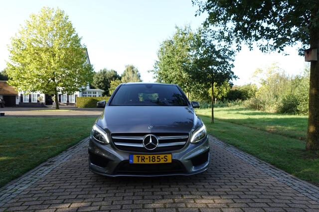 Mercedes-Benz B-KLASSE 180 Business Solution AMG | 1ste eigenaar | Panorama dak | Stoelverwarming | Navi | NAP | LED |