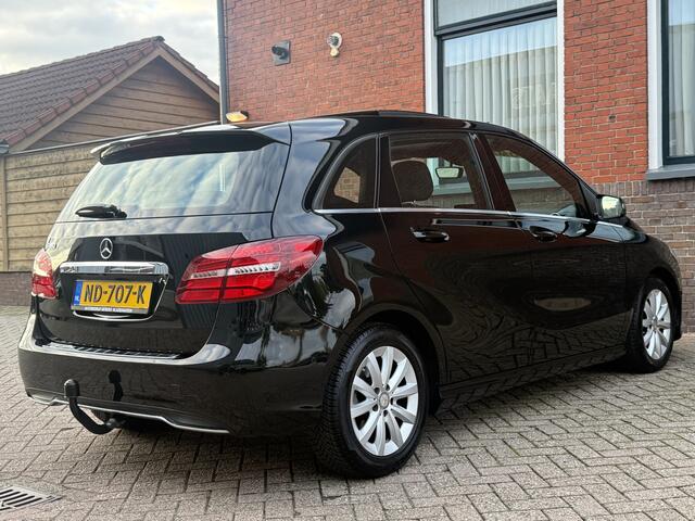 Mercedes-Benz B-KLASSE 180 Lease Edition Plus | AUTOMAAT | PANO | TREKHAAK | CAMERA | NAVI | CRUISE |