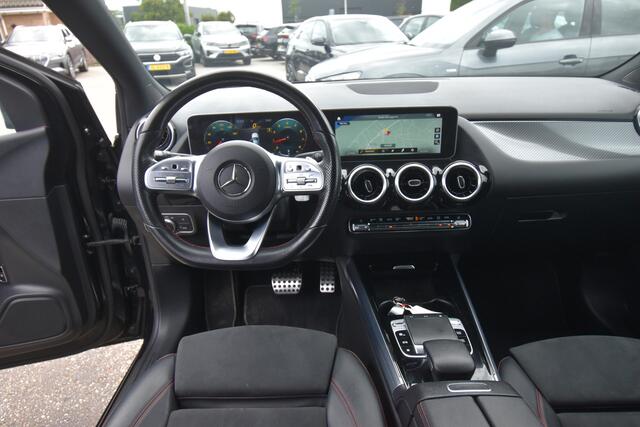 Mercedes-Benz B-KLASSE 180 Business Solution AMG , TREKHAAK , A UITRIJ CAM , LED KOPL , NAVI , V ST VERW ,