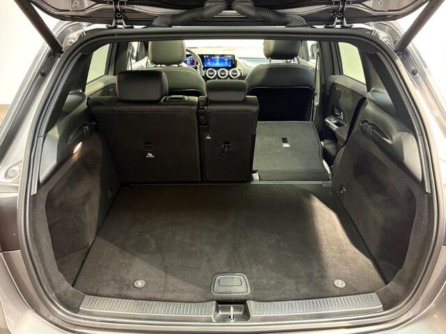 Mercedes-Benz B-KLASSE 180 AMG Line | Panoramadak | Elektrisch verstelbare stoelen | Stoelverwarming | 360º Camera |