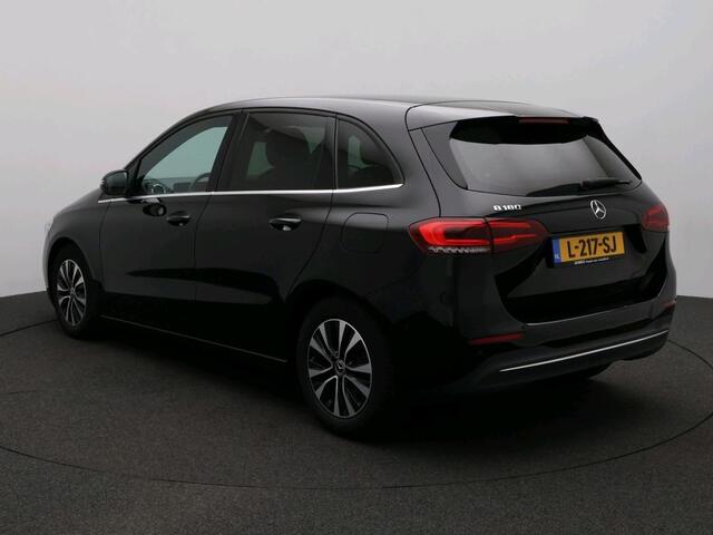Mercedes-Benz B-KLASSE 180 Business Solution Ledkoplampen | Parkeerpakket met achteruitrijcamera | Stoelverwarming | Spiegelpakket. Inclusief 24 maanden Mercedes-Benz Certified garantie voor Europa.