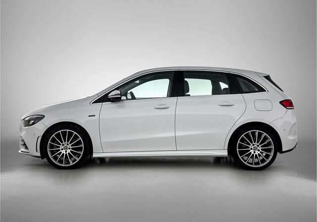 Mercedes-Benz B-KLASSE 250 e | AMG-Line | Achteruitrijcamera | Dodehoekassistent | Multispaaks Velgen | Inclusief 24 maanden MB Certified garantie voor Europa.