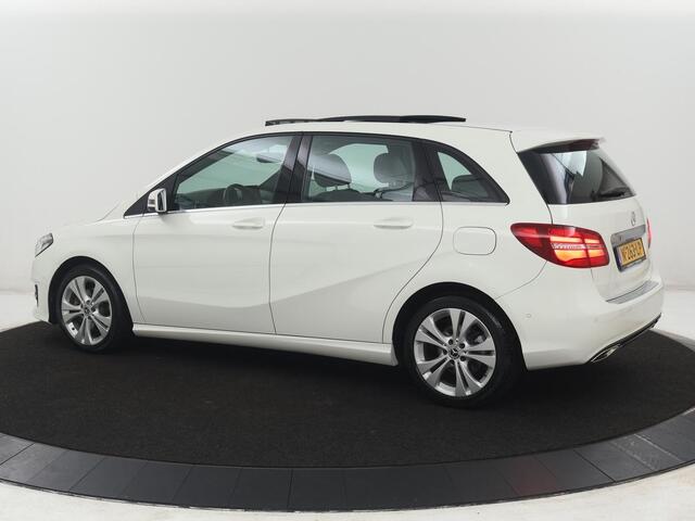 Mercedes-Benz B-KLASSE 200 Prestige | Panoramadak | Half leder | Stoelverwarming | Cruise control | Navigatie | Bluetooth | Climate control | Park assist | Full LED | 17" velgen