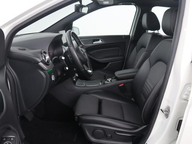 Mercedes-Benz B-KLASSE 200 Prestige | Panoramadak | Half leder | Stoelverwarming | Cruise control | Navigatie | Bluetooth | Climate control | Park assist | Full LED | 17" velgen