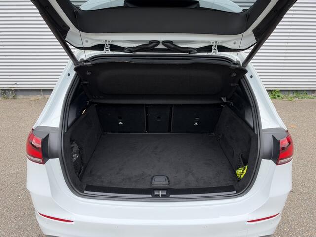 Mercedes-Benz B-KLASSE 180 Bus. Sol. AMG NAP Pano Night Camera Cruise Carplay Dealer OH