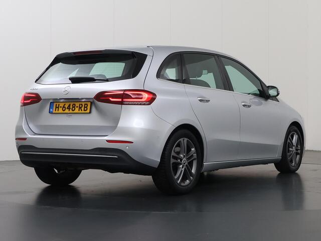 Mercedes-Benz B-KLASSE 220 Launch Edition Premium | 190Pk | Trekhaak 1600kg geremd | Augmented Reality | Sfeerverlichting | Achteruitrijcamera | Apple-/Android Carplay | Stoelverwarming | Elektrische achterklep |
