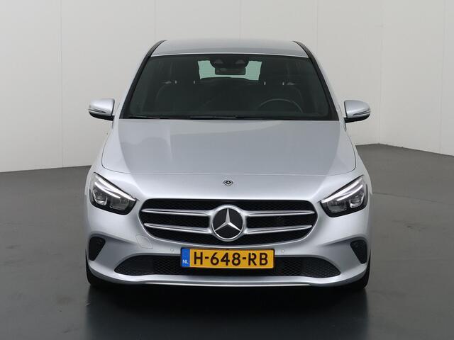 Mercedes-Benz B-KLASSE 220 Launch Edition Premium | 190Pk | Trekhaak 1600kg geremd | Augmented Reality | Sfeerverlichting | Achteruitrijcamera | Apple-/Android Carplay | Stoelverwarming | Elektrische achterklep |