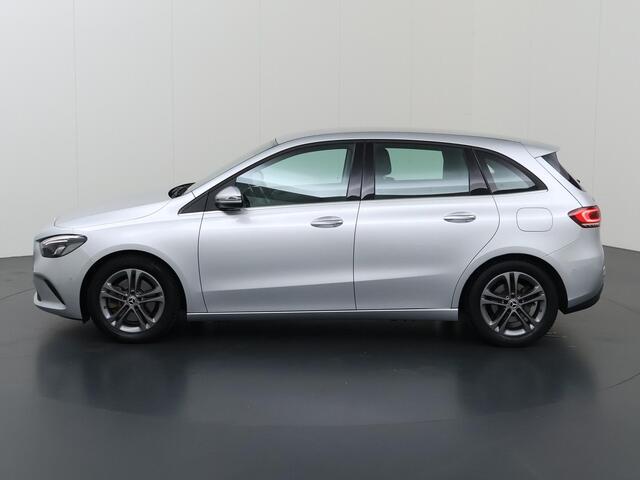 Mercedes-Benz B-KLASSE 220 Launch Edition Premium | 190Pk | Trekhaak 1600kg geremd | Augmented Reality | Sfeerverlichting | Achteruitrijcamera | Apple-/Android Carplay | Stoelverwarming | Elektrische achterklep |