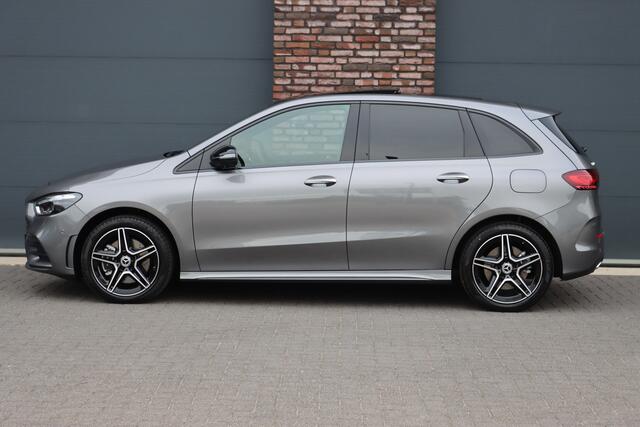 Mercedes-Benz B-KLASSE 250 e AMG Line | Panoramadak | Memory | Distronic | AMG Exclusief-pakket | Trekhaak | Surround Camera | Leder | Dodehoekassistent | Mutlibeam LED |