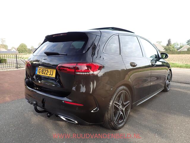 Mercedes-Benz B-KLASSE 180 AMG-LINE / CAMERA / CARPLAY / TREKHAAK / SCHUIF-KANTEL