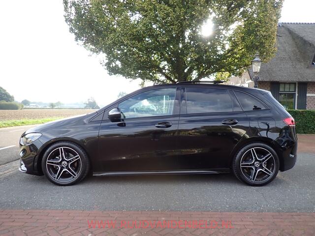 Mercedes-Benz B-KLASSE 180 AMG-LINE / CAMERA / CARPLAY / TREKHAAK / SCHUIF-KANTEL