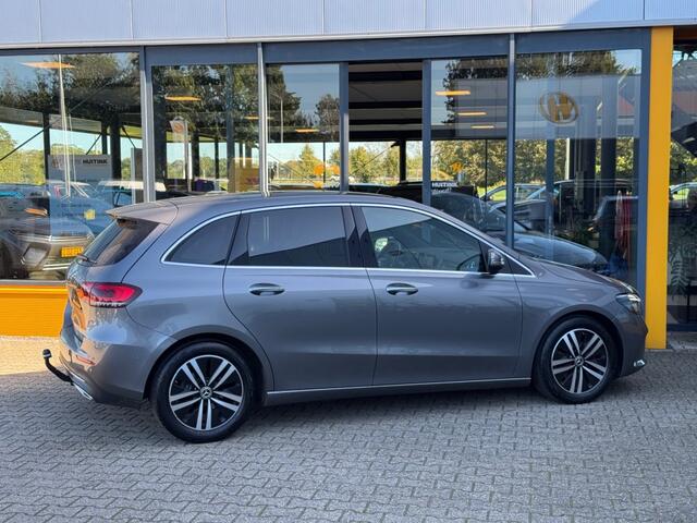 Mercedes-Benz B-KLASSE 180 Luxury Line - leer - adaptive cruise - stoelverwarming