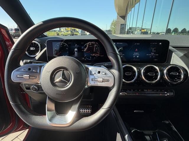 Mercedes-Benz B-KLASSE 180 Bus. Sol. AMG | Pano | Camera | CarPlay |