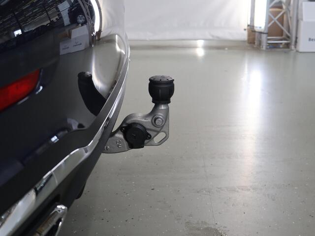 Mercedes-Benz C-KLASSE 300 e AMG Line Panoramadak | Rijsassistentiepakket | Trekhaak | 360gr camera | Digital light | Keyless go