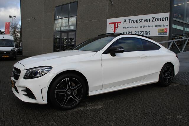 Mercedes-Benz C-KLASSE Coupé 200 AMG Line Night Edition NIEUW MODEL Automaat Panoramadak/Sfeerverlichting/Apple Carplay/Achteruitrijcamera/Stoelverwarming/Led koplampen/Cruise control