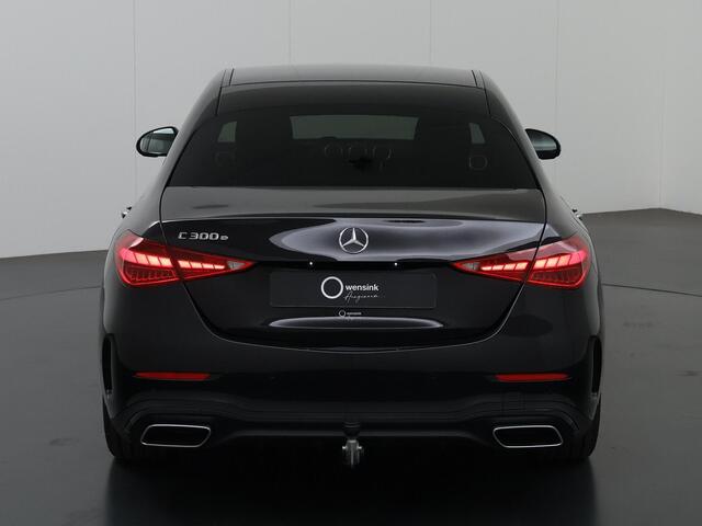 Mercedes-Benz C-KLASSE 300 e Star Edition | AMG Pakket | Elektrische Trekhaak | Elektrische Stoel met Memory | Nightpakket | 360 Camera | Digital Light | Sfeerverlichting |