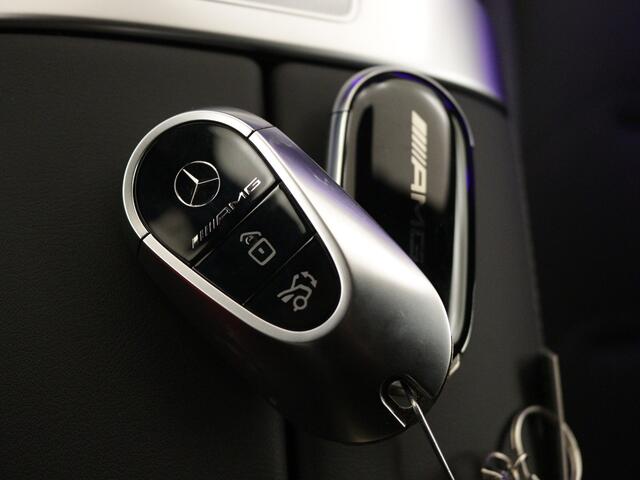 Mercedes-Benz C-KLASSE Mercedes AMG 43 4MATIC AMG Performance-stoelenpakket High-End | Veiligheidsgordels rood | AMG Nightpakket | Burmester® 3D surround sound system | Parkeerpakket met 360°-camera | Digital light |
