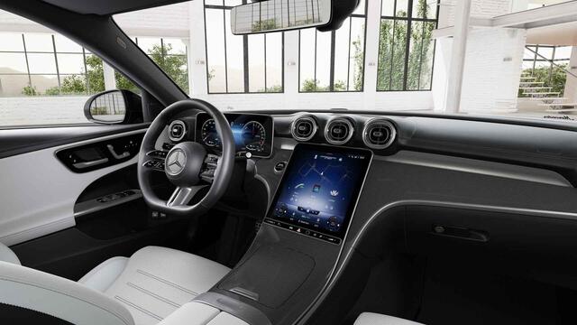 Mercedes-Benz C-KLASSE 300 e AMG Line | Panoramadak | Sfeerverlichting | 360 graden camera | AGILITY CONTROL | Stoelverwarming |