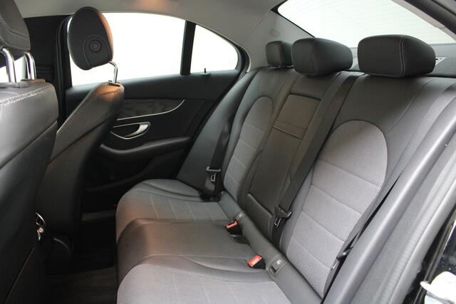 Mercedes-Benz C-KLASSE 180 Facelift | Automaat | Trekhaak / Elektr. Stoelen / Camera / Keyless