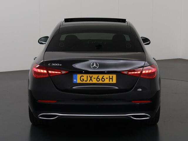 Mercedes-Benz C-KLASSE 300 e Luxury Line | Panorama-dak | Donkergetint glas | Electrische stoelen met geheugen | Sfeerverlichting
