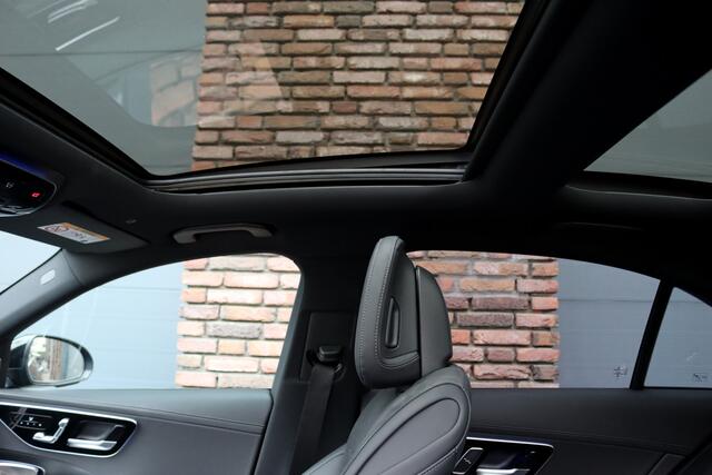 Mercedes-Benz C-KLASSE 300 4MATIC AMG Line Aut9 | Panoramadak | Distronic+ | Digital Light | Burmester | Trekhaak | Memory | Augmented Reality | Leder | Rijassistentiepakket | Keyless Go |