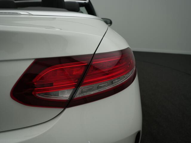 Mercedes-Benz C-KLASSE Cabrio 180 Prestige - Automaat - Navigatie - Achteruitrijcamera - Stoel + Nekverwarming