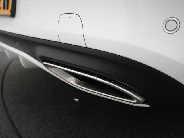 Mercedes-Benz C-KLASSE Cabrio 180 Prestige - Automaat - Navigatie - Achteruitrijcamera - Stoel + Nekverwarming