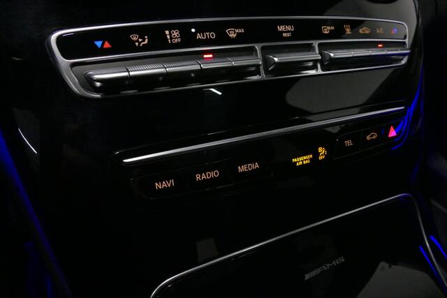 Mercedes-Benz C-KLASSE Estate 300 e AMG Line / C63S AMG Diffuser / Panamericana Grill / Panoramadak / Elektr. verstelbare voorstoelen / Sfeerverlichting / Stoelverwarming / 19'' LMV / Apple Carplay - Andriod Auto / Elektr. achterklep / Lederen bekleding / Achteruitrijcamera / A