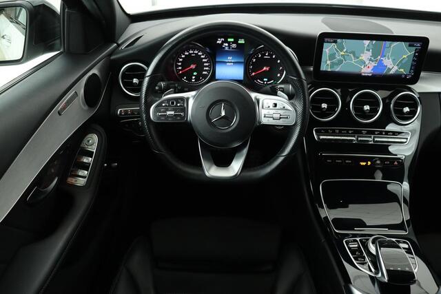 Mercedes-Benz C-KLASSE 300e AMG Night | Head-Up | Adaptive cruise | Stoelverwarming | 360 camera | Carplay | Keyless | Matrix LED | Trekhaak | Park Assist | Navigatie