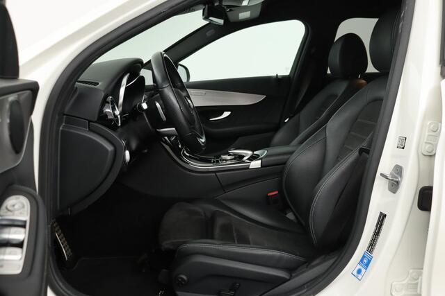 Mercedes-Benz C-KLASSE 300e AMG Night | Head-Up | Adaptive cruise | Stoelverwarming | 360 camera | Carplay | Keyless | Matrix LED | Trekhaak | Park Assist | Navigatie
