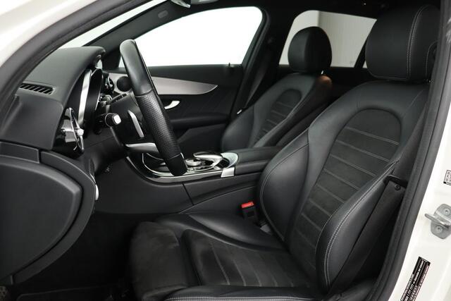 Mercedes-Benz C-KLASSE 300e AMG Night | Head-Up | Adaptive cruise | Stoelverwarming | 360 camera | Carplay | Keyless | Matrix LED | Trekhaak | Park Assist | Navigatie
