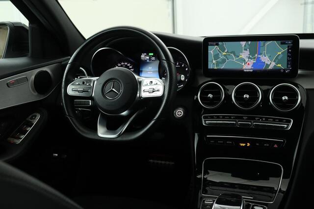 Mercedes-Benz C-KLASSE 300e AMG Night | Head-Up | Adaptive cruise | Stoelverwarming | 360 camera | Carplay | Keyless | Matrix LED | Trekhaak | Park Assist | Navigatie