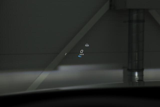 Mercedes-Benz C-KLASSE 300e AMG Night | Head-Up | Adaptive cruise | Stoelverwarming | 360 camera | Carplay | Keyless | Matrix LED | Trekhaak | Park Assist | Navigatie