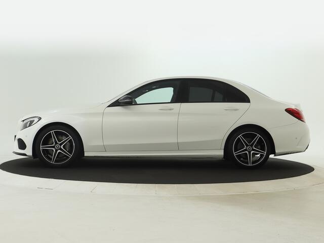 Mercedes-Benz C-KLASSE 200 AMG Nightpakket | Trekhaak | Stoelverwarming | Parkeerpakket met Camera | Sfeerverlichting | Inclusief 12 Maanden Garantie