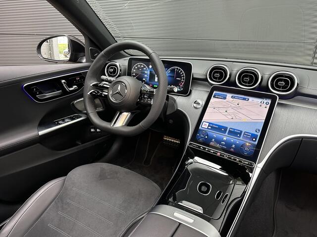 Mercedes-Benz C-KLASSE Estate 300e AMG | Premium | Nightpakket | Panoramadak | Memorystoelen Verwarmd | 360° Camera | Burmester® 3D | Trekhaak | Sfeerverlichting | Apple & Android Carplay