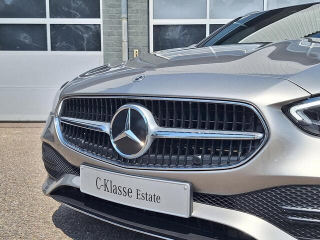 Mercedes-Benz C-KLASSE Estate 180 Luxury Line Mercedes-Benz C Estate 180 Luxury Line | Winter Pakket | Panoramadak | Privacy Glas Achter | Dodehoekassistent | Apple CarPlay | Android Auto | Elektrisch Verstelbare Voorstoelen + Memory | Sfeerverlichting | Stoelverwarming | Stuur