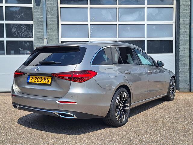 Mercedes-Benz C-KLASSE Estate 180 Luxury Line Mercedes-Benz C Estate 180 Luxury Line | Winter Pakket | Panoramadak | Privacy Glas Achter | Dodehoekassistent | Apple CarPlay | Android Auto | Elektrisch Verstelbare Voorstoelen + Memory | Sfeerverlichting | Stoelverwarming | Stuur