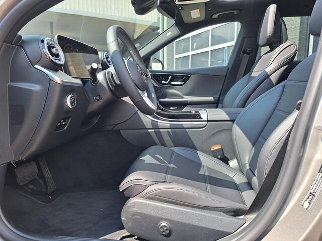 Mercedes-Benz C-KLASSE Estate 180 Luxury Line Mercedes-Benz C Estate 180 Luxury Line | Winter Pakket | Panoramadak | Privacy Glas Achter | Dodehoekassistent | Apple CarPlay | Android Auto | Elektrisch Verstelbare Voorstoelen + Memory | Sfeerverlichting | Stoelverwarming | Stuur