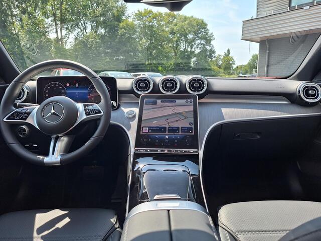 Mercedes-Benz C-KLASSE Estate 180 Luxury Line Mercedes-Benz C Estate 180 Luxury Line | Winter Pakket | Panoramadak | Privacy Glas Achter | Dodehoekassistent | Apple CarPlay | Android Auto | Elektrisch Verstelbare Voorstoelen + Memory | Sfeerverlichting | Stoelverwarming | Stuur