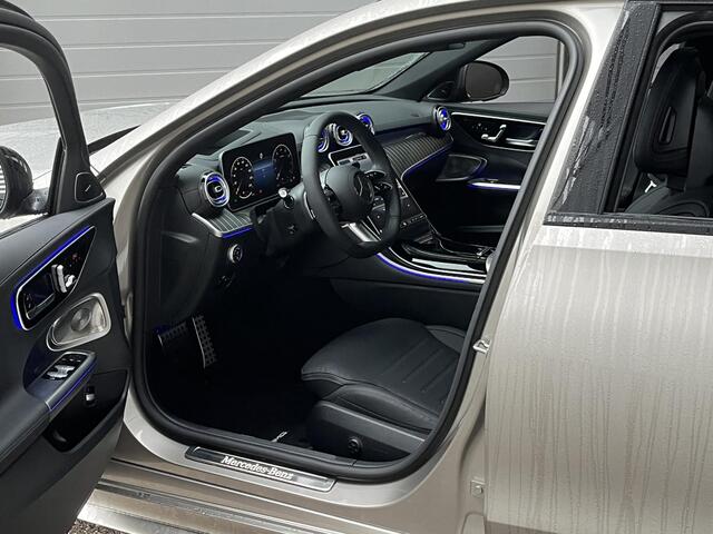 Mercedes-Benz C-KLASSE Estate 200 AMG Line Mercedes-Benz C Estate 200 AMG Line | Leder Zwart | Premium Plus | Night Pakket | Panoramadak | Trekhaak | 360° Camera | Head-Up Display | Elektrisch Verstelbare Voorstoelen + Memory | Burmester 3D Surround Sound | Apple CarPlay | Andr