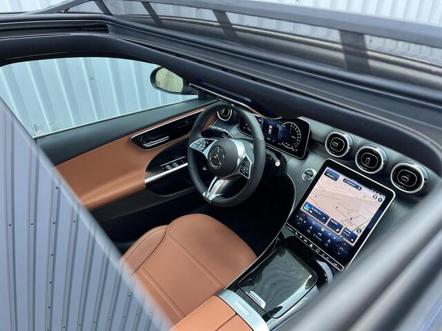 Mercedes-Benz C-KLASSE 300 e | Panoramadak | Distronic | Luxury | Stoelverwarming | Achteruitrijcamera | Sfeerverlichting | Apple & Android Carplay