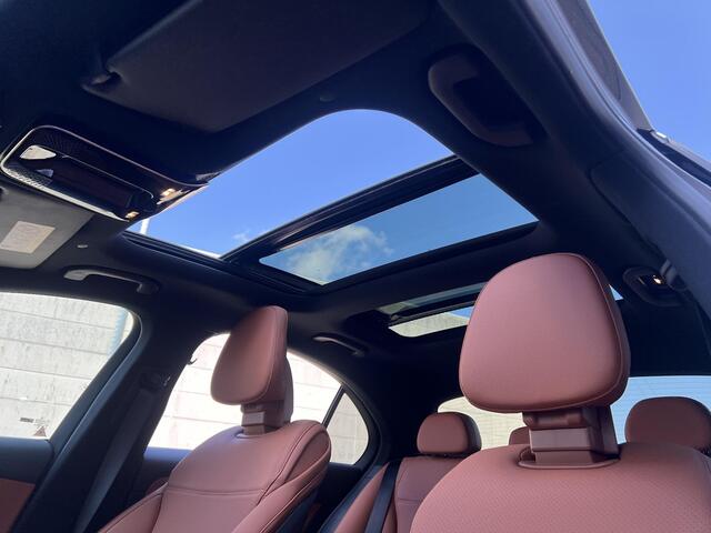Mercedes-Benz C-KLASSE 300 e | Panoramadak | Distronic | Luxury | Stoelverwarming | Achteruitrijcamera | Sfeerverlichting | Apple & Android Carplay