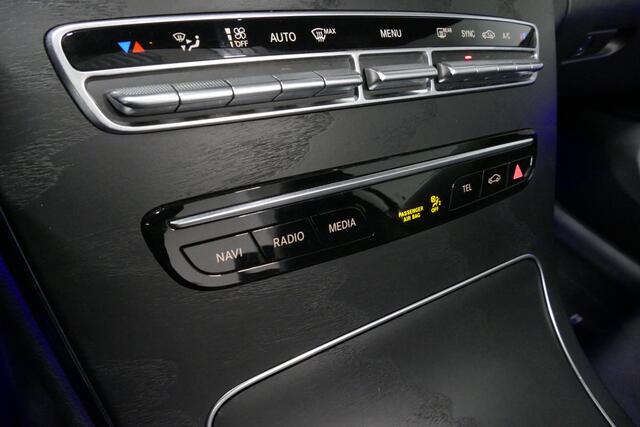 Mercedes-Benz C-KLASSE Cabrio 200 AMG Line / Airscarf-nekverwarming / Burmester Surround Sound / Elektr. verstelbare voorstoelen (memory) / Stoelverwarming / 360 graden camera / Multibeam LED / Ambienteverlichting / Apple Carplay-Andriod Auto / Keyless / Achteruitrijcamera / Ad